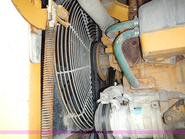 image for item I3553 1995 John Deere 770BH articulated motor grader