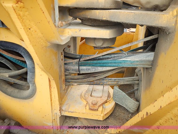 image for item I3553 1995 John Deere 770BH articulated motor grader