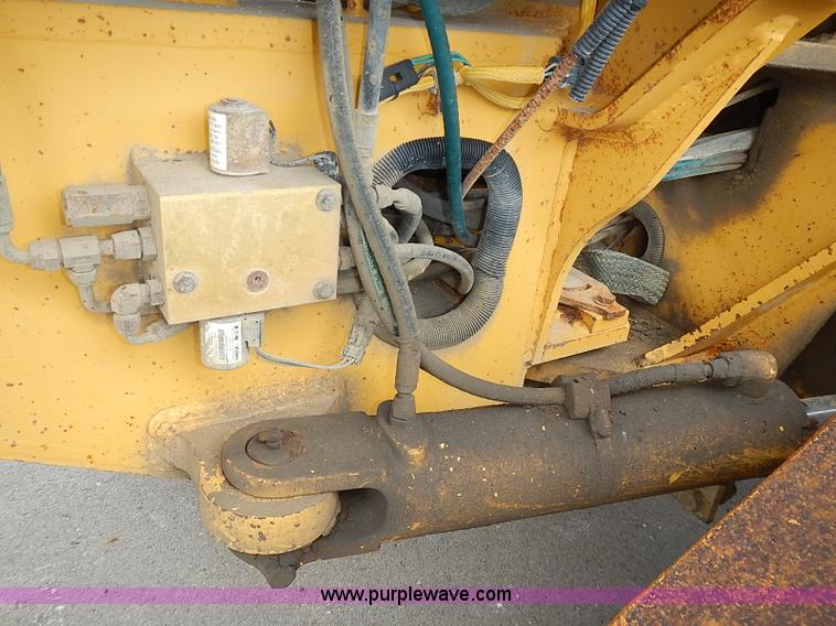 image for item I3553 1995 John Deere 770BH articulated motor grader