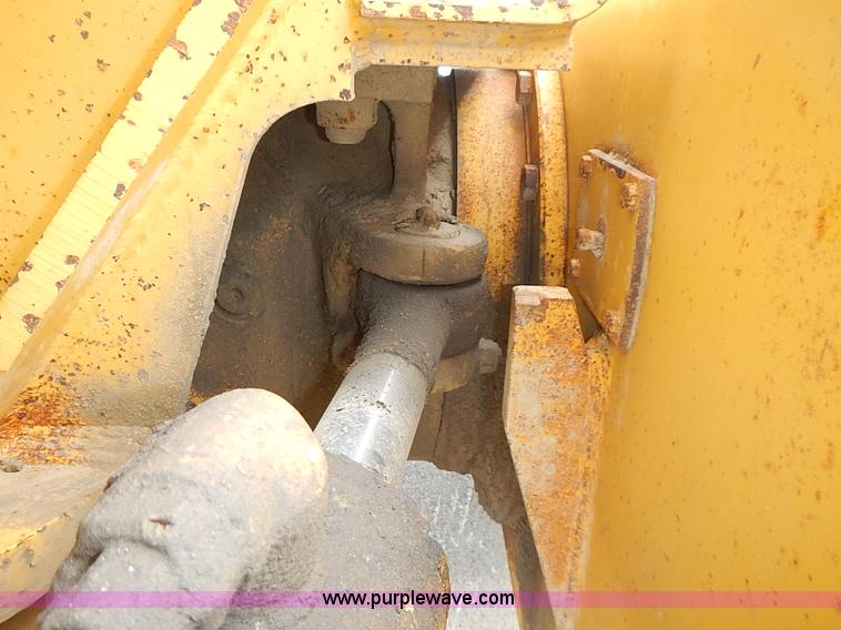 image for item I3553 1995 John Deere 770BH articulated motor grader