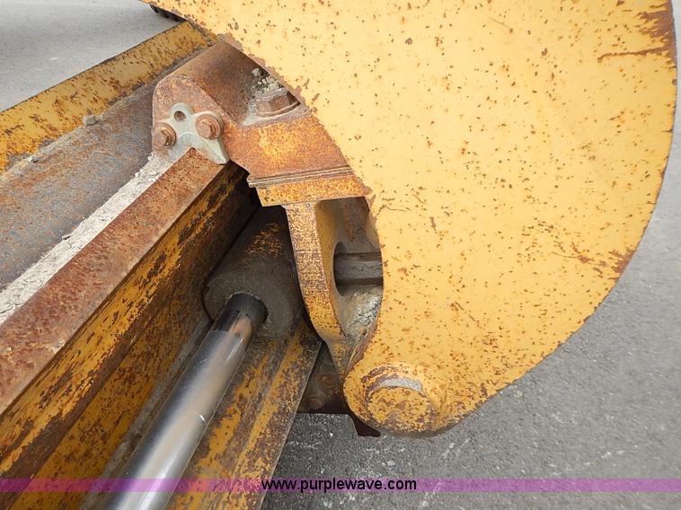 image for item I3553 1995 John Deere 770BH articulated motor grader