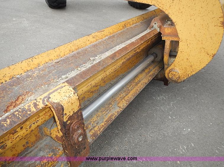 image for item I3553 1995 John Deere 770BH articulated motor grader