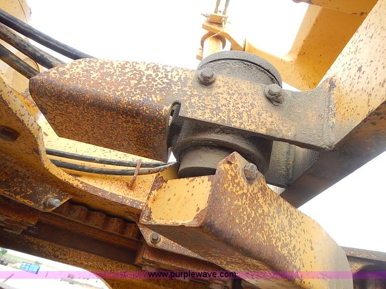 image for item I3553 1995 John Deere 770BH articulated motor grader