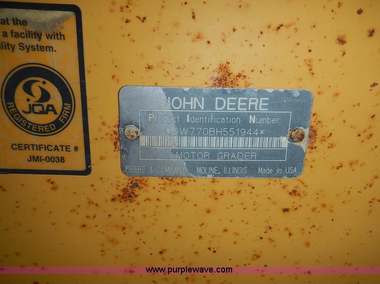 image for item I3553 1995 John Deere 770BH articulated motor grader