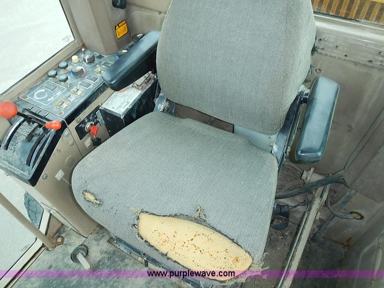 image for item I3553 1995 John Deere 770BH articulated motor grader