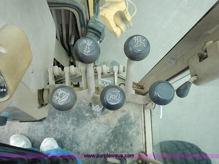 image for item I3553 1995 John Deere 770BH articulated motor grader