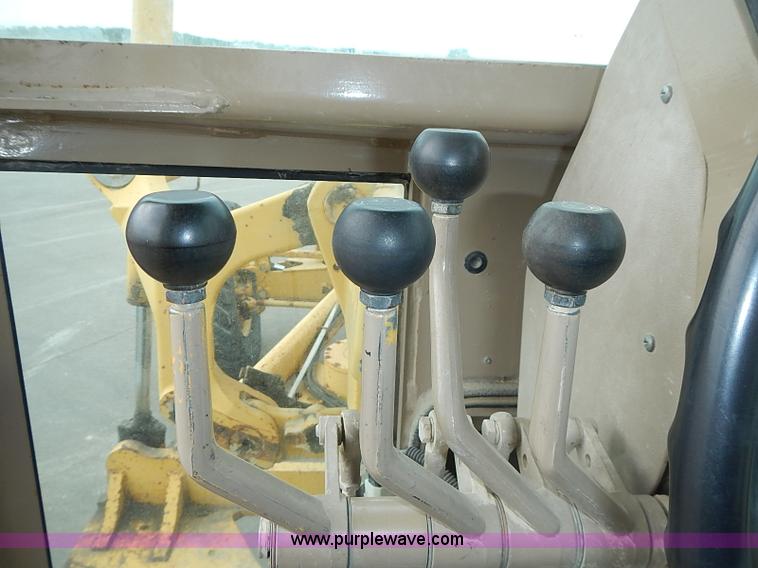 image for item I3553 1995 John Deere 770BH articulated motor grader