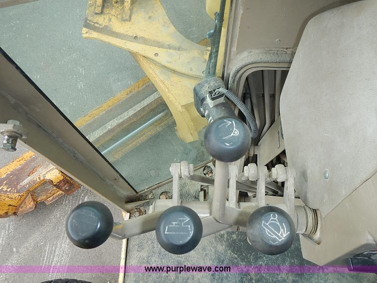 image for item I3553 1995 John Deere 770BH articulated motor grader