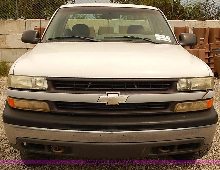 image for item I5491 1999 Chevrolet Silverado 1500 pickup truck