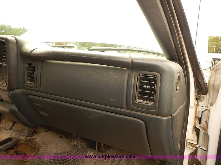 image for item I5491 1999 Chevrolet Silverado 1500 pickup truck