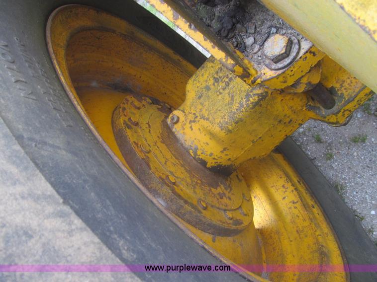 image for item I8974 1978 John Deere 444 wheel loader