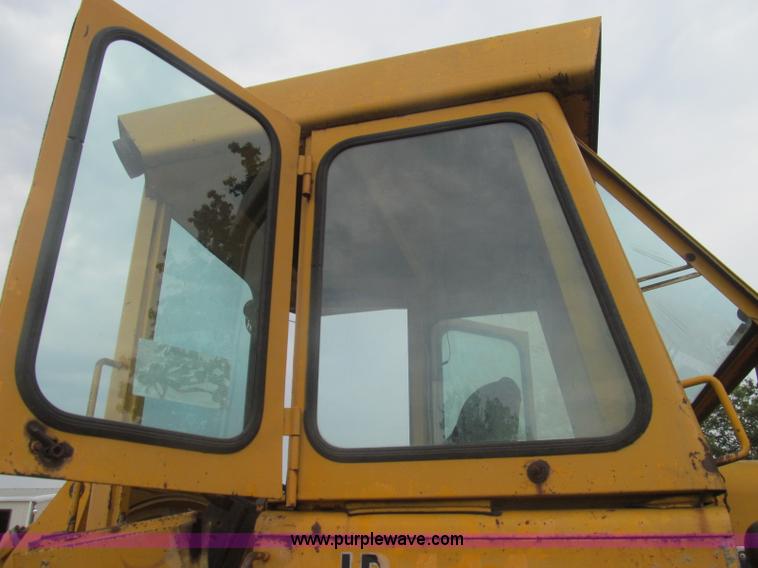image for item I8974 1978 John Deere 444 wheel loader