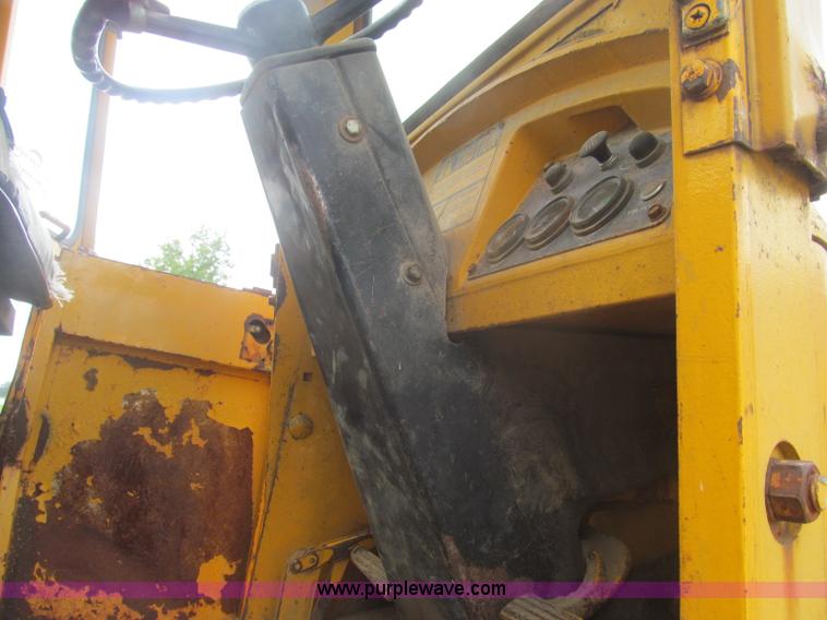 image for item I8974 1978 John Deere 444 wheel loader
