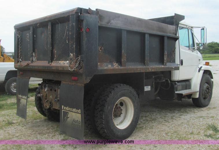 image for item I8975 1998 Freightliner FL70 dump truck