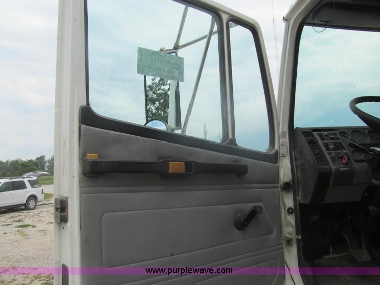 image for item I8975 1998 Freightliner FL70 dump truck