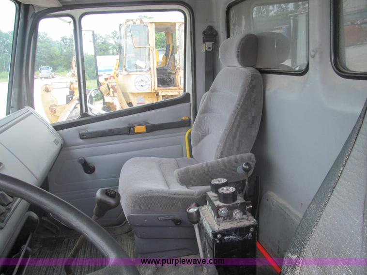 image for item I8975 1998 Freightliner FL70 dump truck