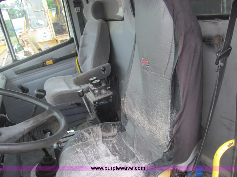 image for item I8975 1998 Freightliner FL70 dump truck