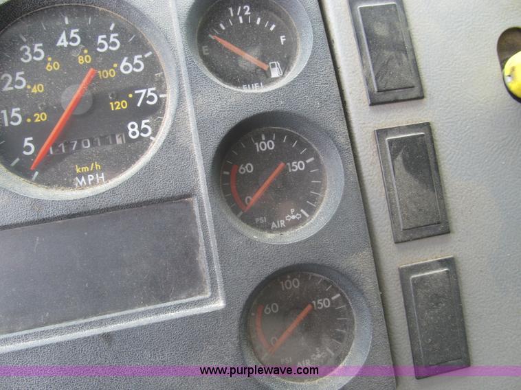 image for item I8975 1998 Freightliner FL70 dump truck