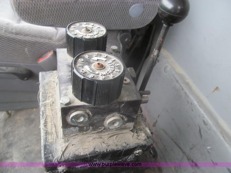 image for item I8975 1998 Freightliner FL70 dump truck