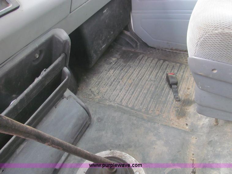 image for item I8975 1998 Freightliner FL70 dump truck