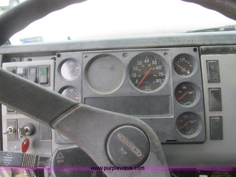 image for item I8975 1998 Freightliner FL70 dump truck