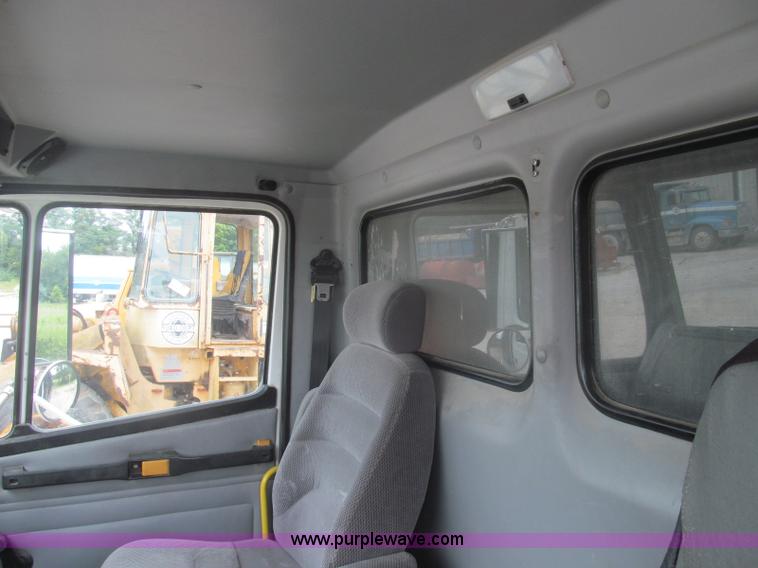 image for item I8975 1998 Freightliner FL70 dump truck