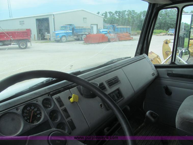 image for item I8975 1998 Freightliner FL70 dump truck
