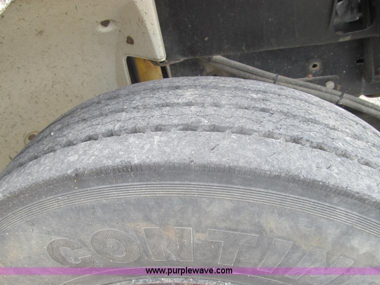 image for item I8975 1998 Freightliner FL70 dump truck