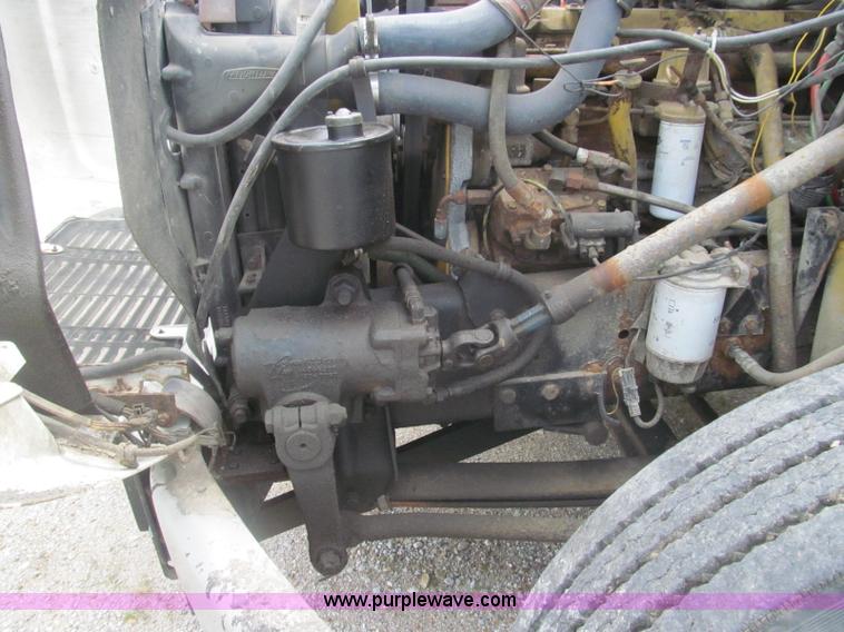 image for item I8975 1998 Freightliner FL70 dump truck