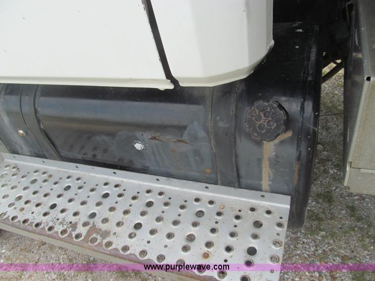 image for item I8975 1998 Freightliner FL70 dump truck