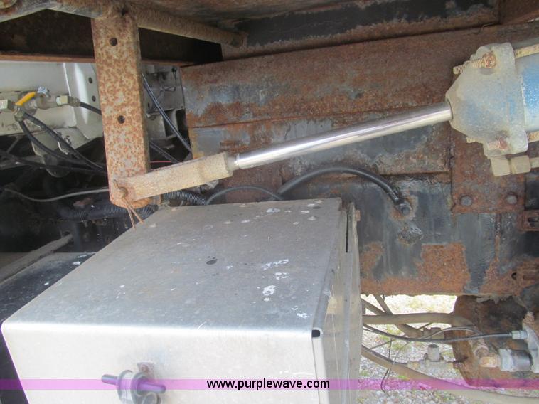 image for item I8975 1998 Freightliner FL70 dump truck