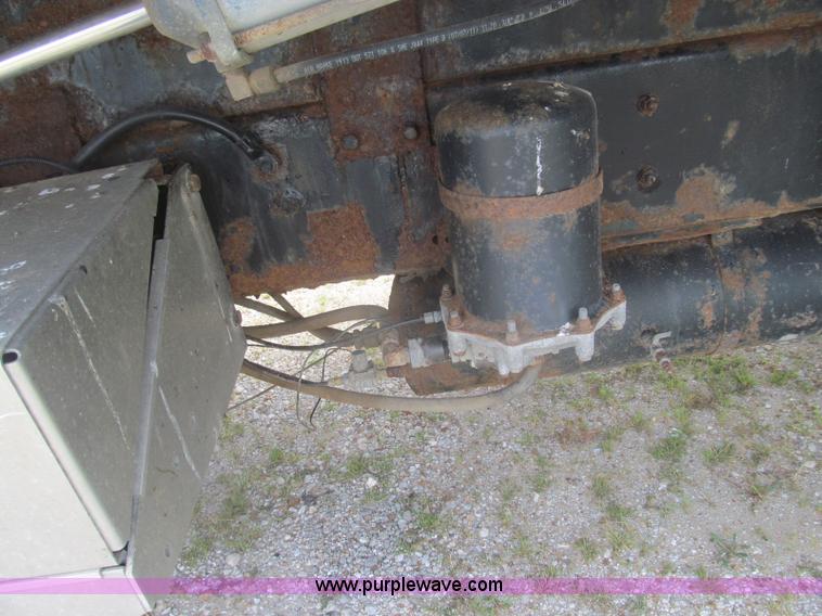 image for item I8975 1998 Freightliner FL70 dump truck