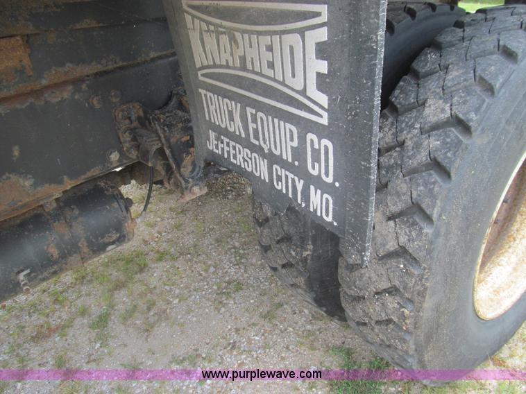 image for item I8975 1998 Freightliner FL70 dump truck