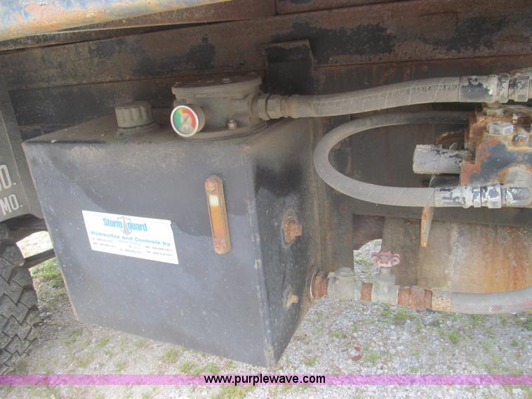 image for item I8975 1998 Freightliner FL70 dump truck