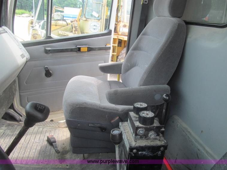 image for item I8975 1998 Freightliner FL70 dump truck