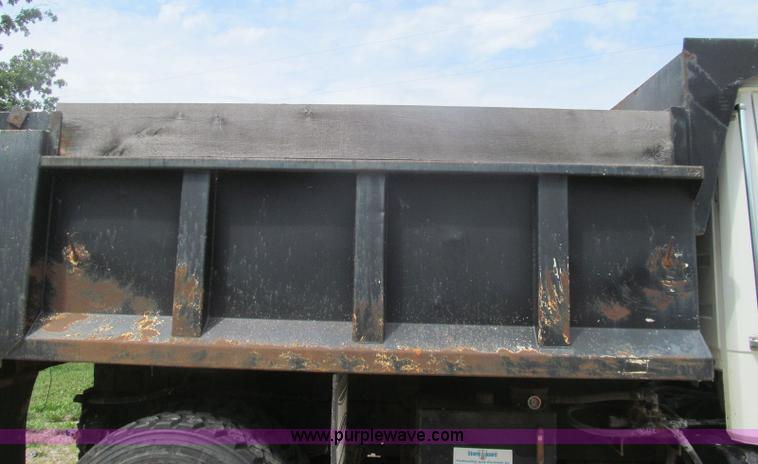 image for item I8975 1998 Freightliner FL70 dump truck