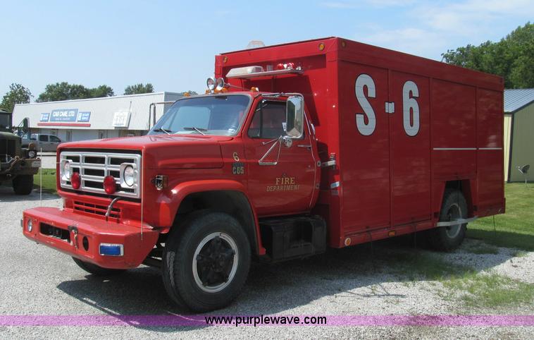 image for item I8987 1973 GMC C65 utility truck