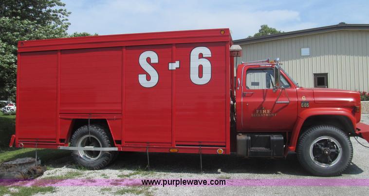 image for item I8987 1973 GMC C65 utility truck