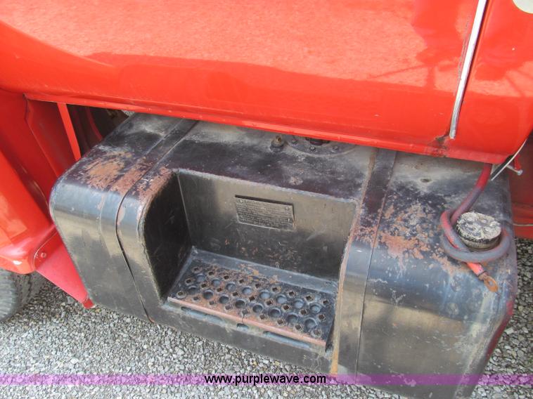 image for item I8987 1973 GMC C65 utility truck