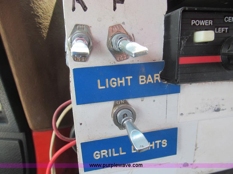 image for item I8987 1973 GMC C65 utility truck