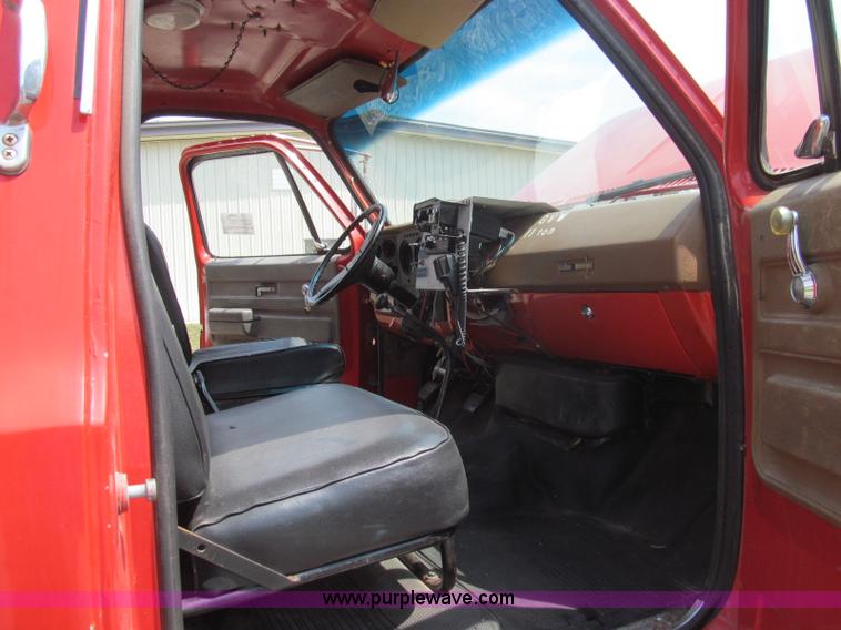 image for item I8987 1973 GMC C65 utility truck