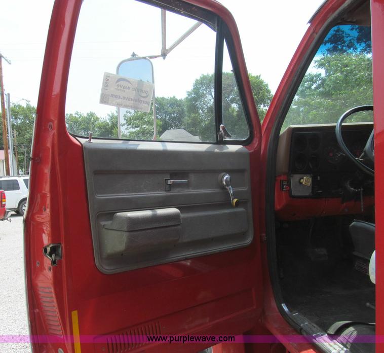 image for item I8987 1973 GMC C65 utility truck