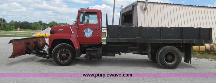 image for item I8996 1987 Ford LN8000 dump truck