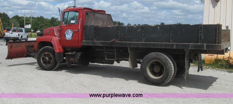 image for item I8996 1987 Ford LN8000 dump truck