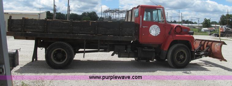image for item I8996 1987 Ford LN8000 dump truck