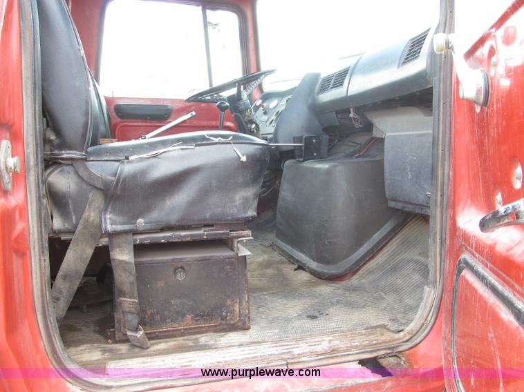 image for item I8996 1987 Ford LN8000 dump truck