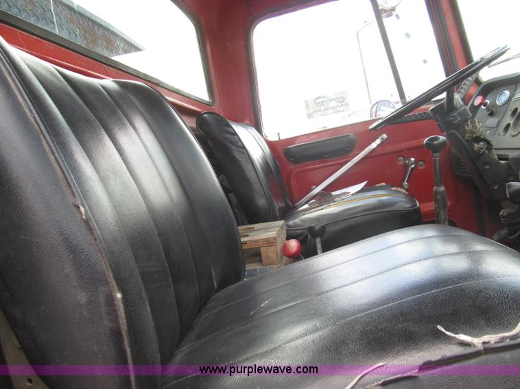 image for item I8996 1987 Ford LN8000 dump truck