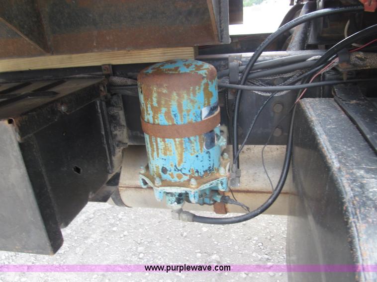 image for item I8996 1987 Ford LN8000 dump truck