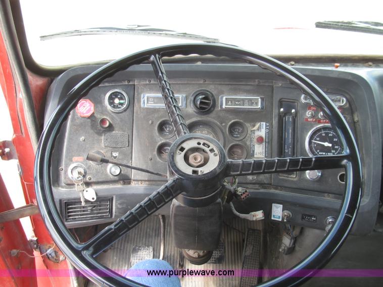 image for item I8996 1987 Ford LN8000 dump truck