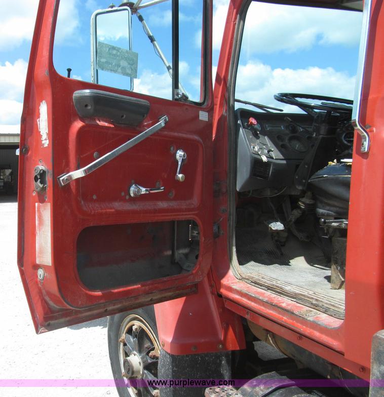 image for item I8996 1987 Ford LN8000 dump truck